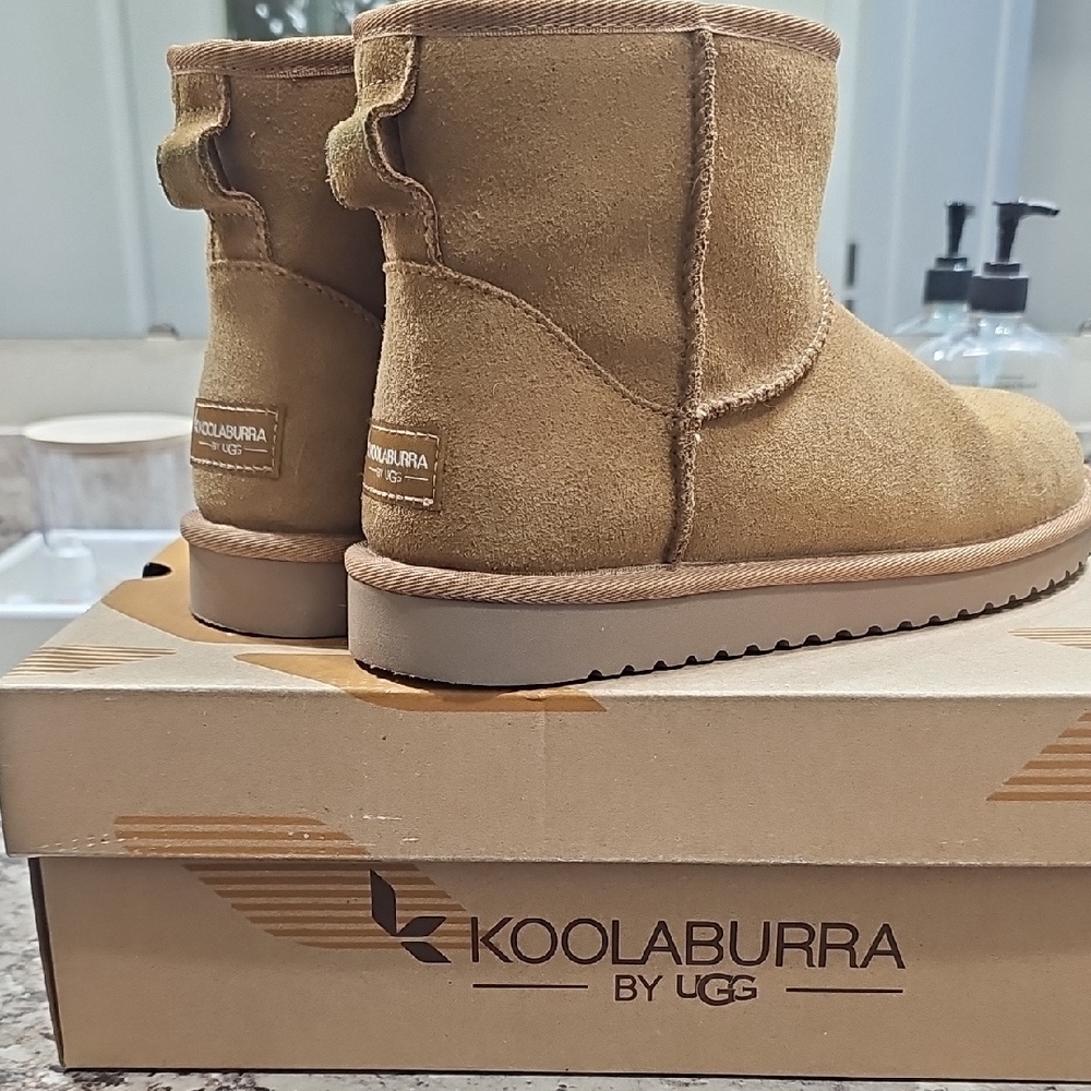 Koolaburra by UGG Brown Suede Footwear